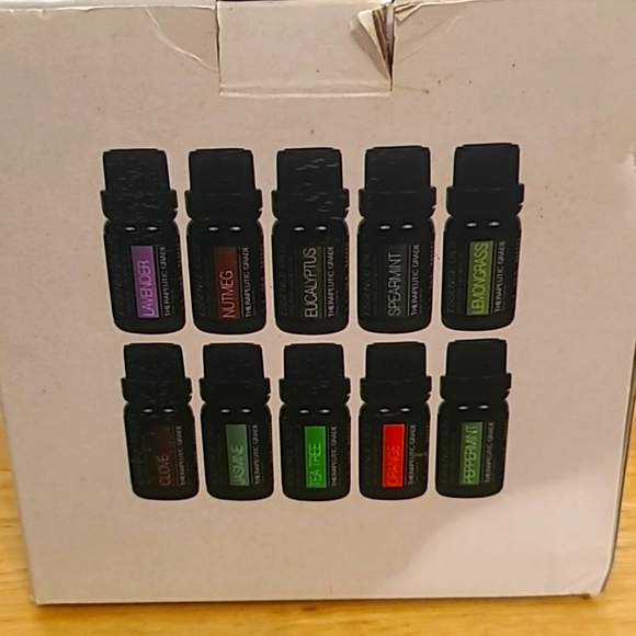 Aromatherapy Bundle Ultra Sonic Diffuser with 10 Pure Essential Oils - Picture 2 of 5